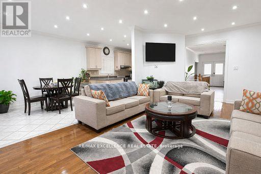 5 Castlegate Boulevard, Brampton, Ontario  L6P 2L4 - Photo 5 - W13135852