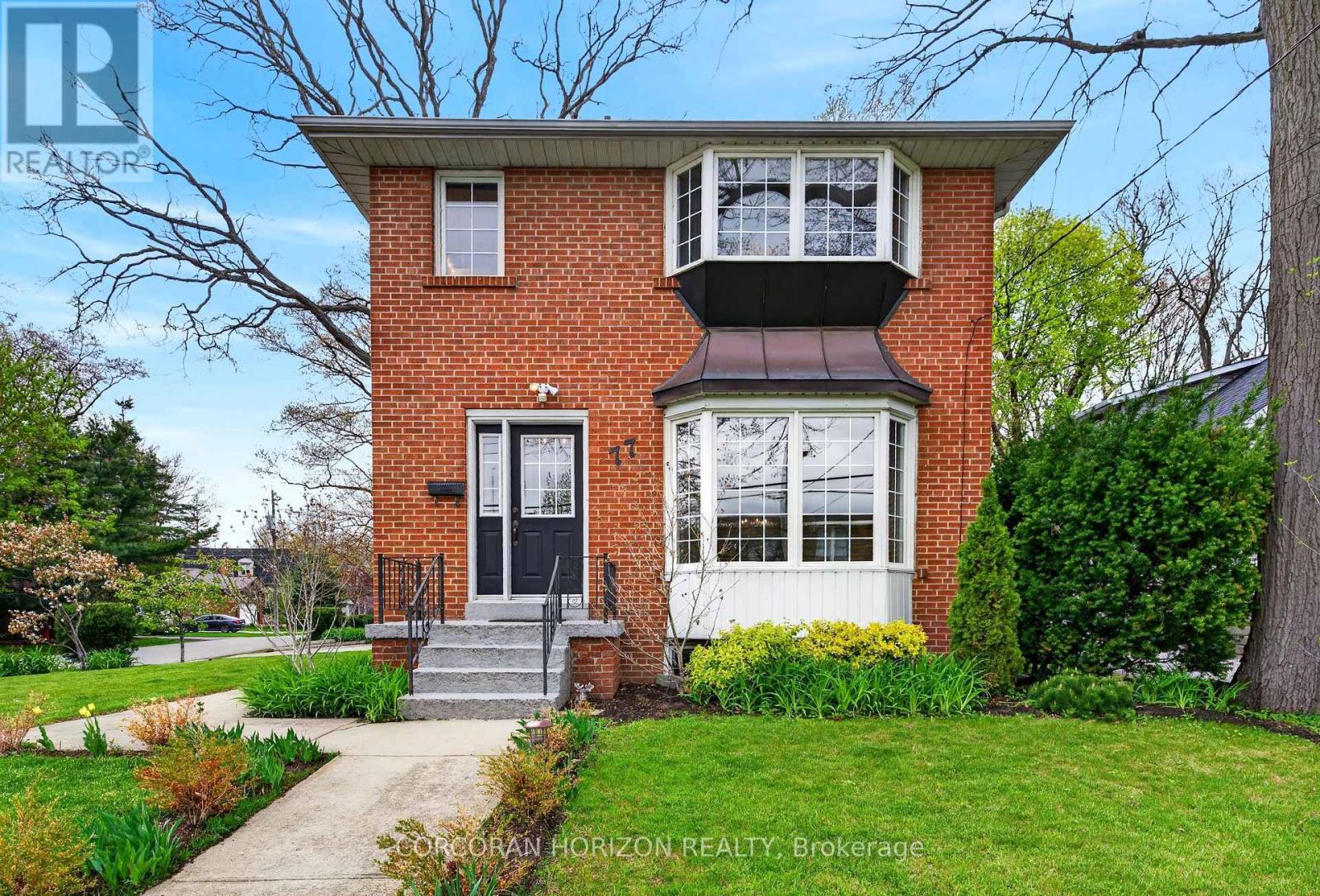 77 Mineola Road E, Mississauga, Ontario  L5G 2E6 - Photo 2 - W13135908