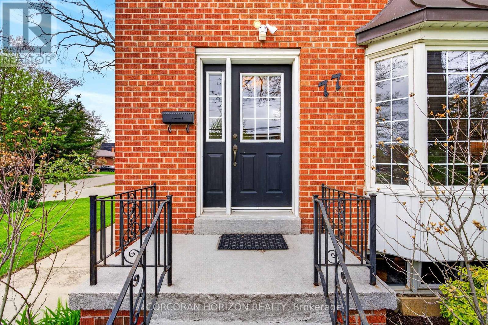 77 Mineola Road E, Mississauga, Ontario  L5G 2E6 - Photo 5 - W13135908