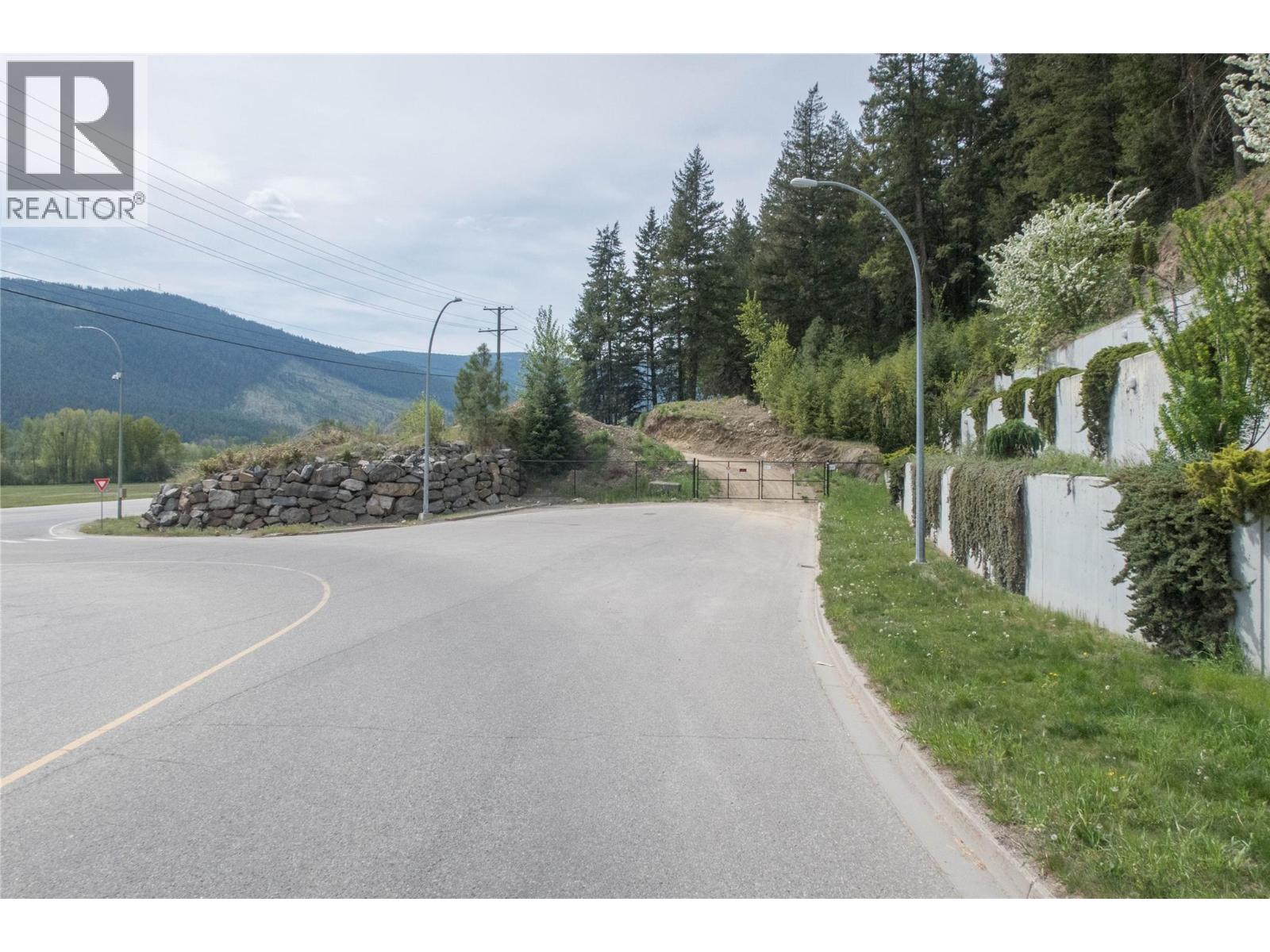 1600 Mountain View Avenue, Lumby, British Columbia  V0E 2G0 - Photo 2 - 10387649