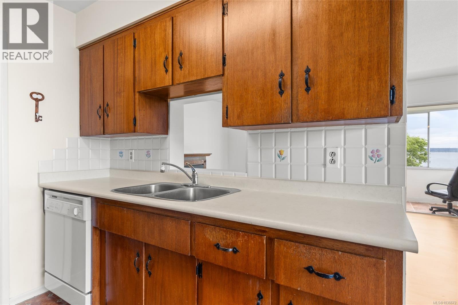 303 9560 Fifth St, Sidney, British Columbia  V8L 2W5 - Photo 18 - 1036672