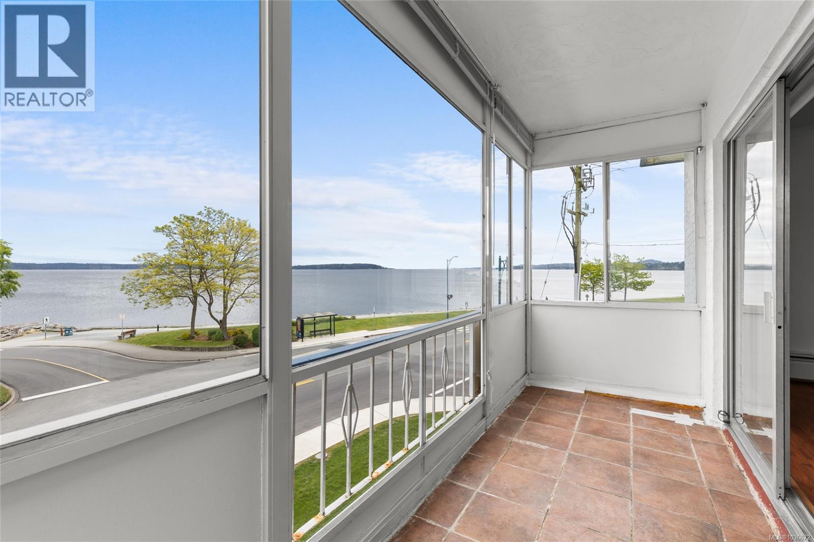 303 9560 Fifth St, Sidney, British Columbia  V8L 2W5 - Photo 3 - 1036672