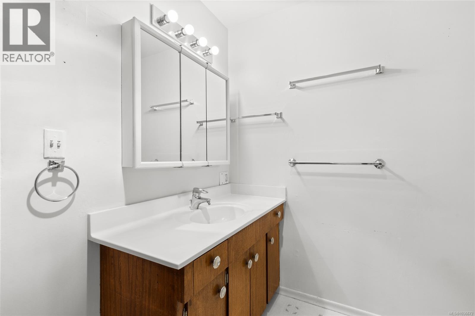 303 9560 Fifth St, Sidney, British Columbia  V8L 2W5 - Photo 24 - 1036672