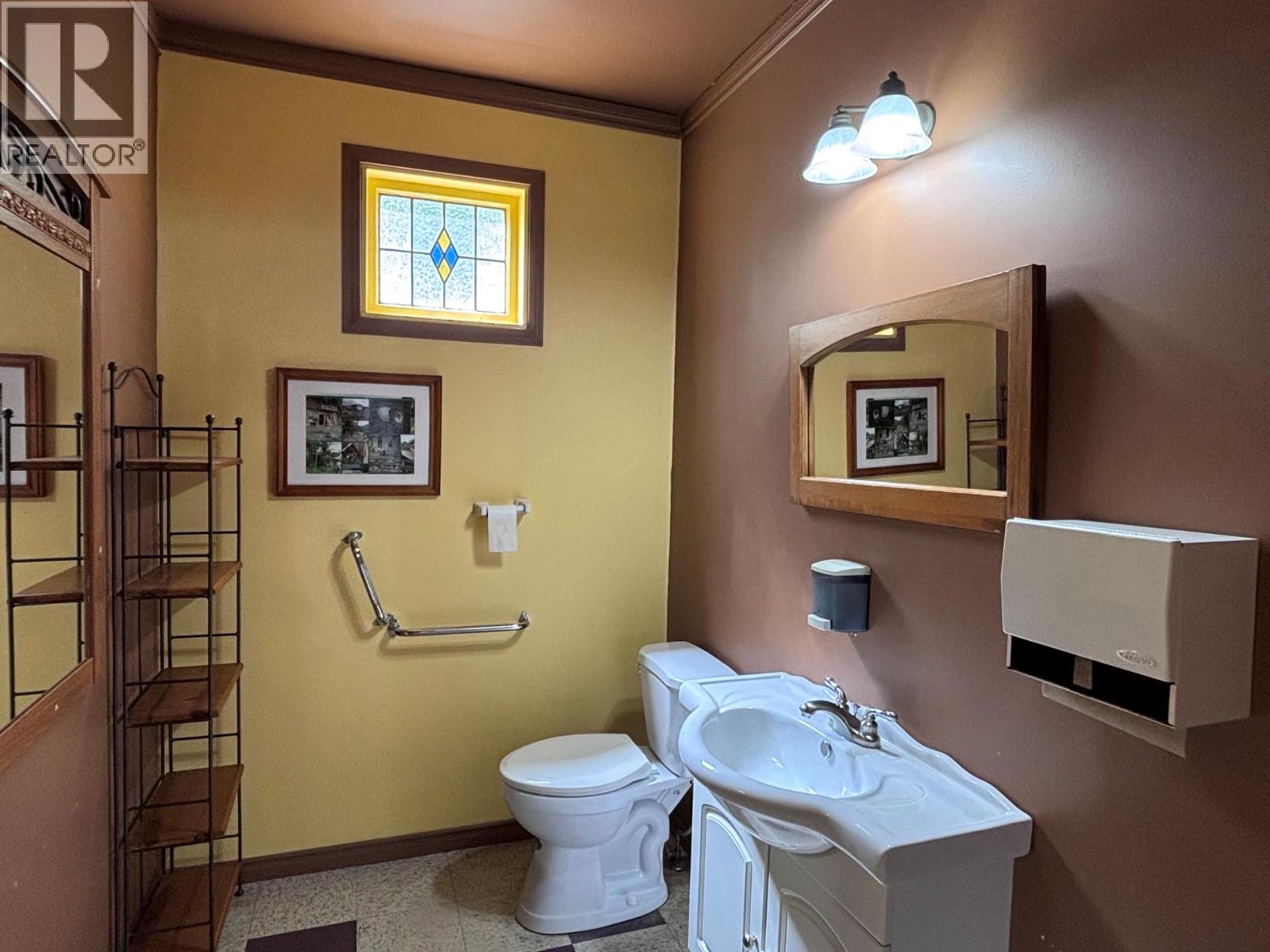 4128 3 Highway, Rock Creek, British Columbia  V0H 1Y0 - Photo 12 - 10387702