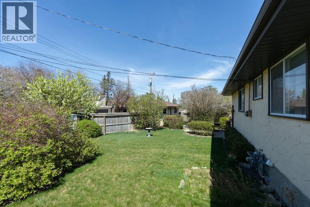 1132 Hunterston Hill NW, Calgary, Alberta  T2K 4N8 - Photo 37 - A2310573