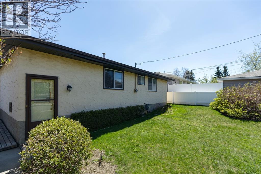 1132 Hunterston Hill NW, Calgary, Alberta  T2K 4N8 - Photo 35 - A2310573