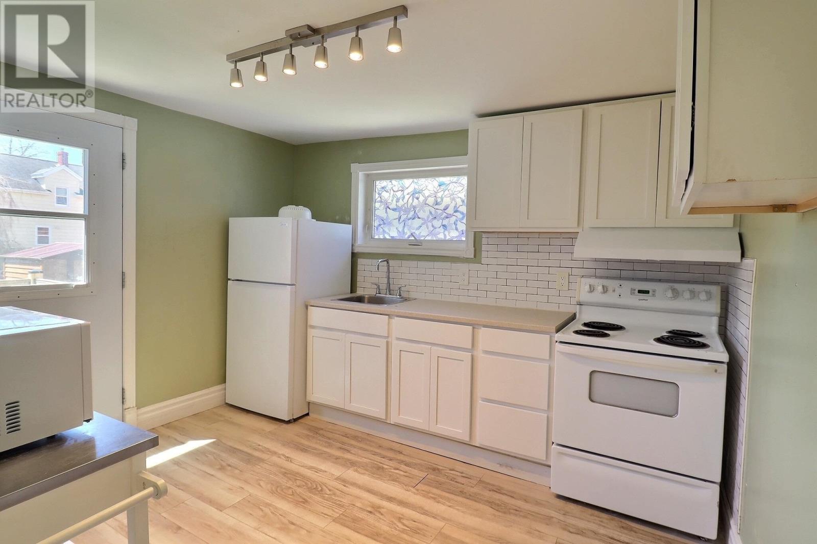 59-61 Spring Park Road, Charlottetown, Prince Edward Island  C1A 3X9 - Photo 5 - 202611108