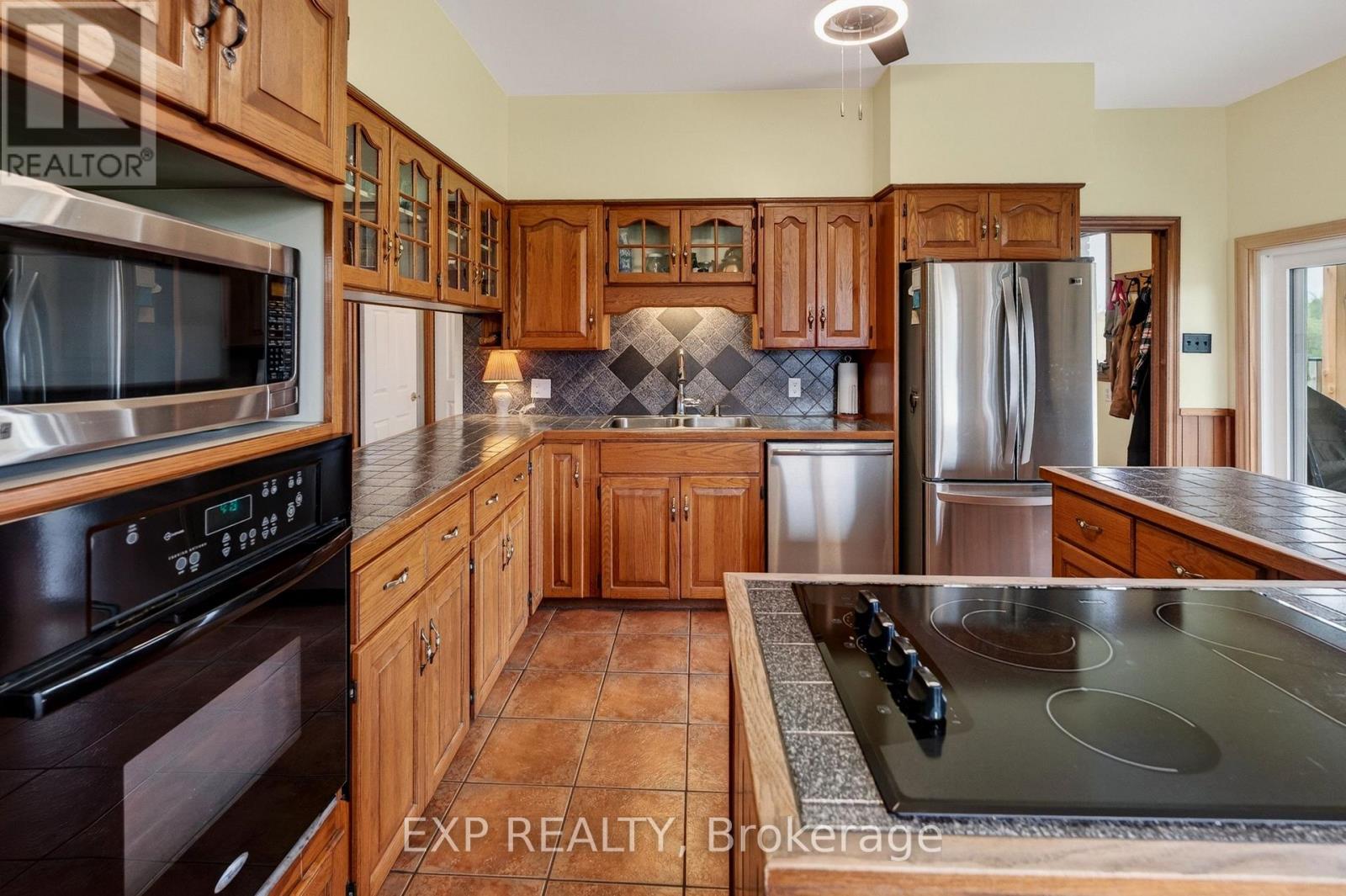 2266 Pettit Road, Fort Erie (Bowen), Ontario  L2A 5M4 - Photo 18 - X13136126