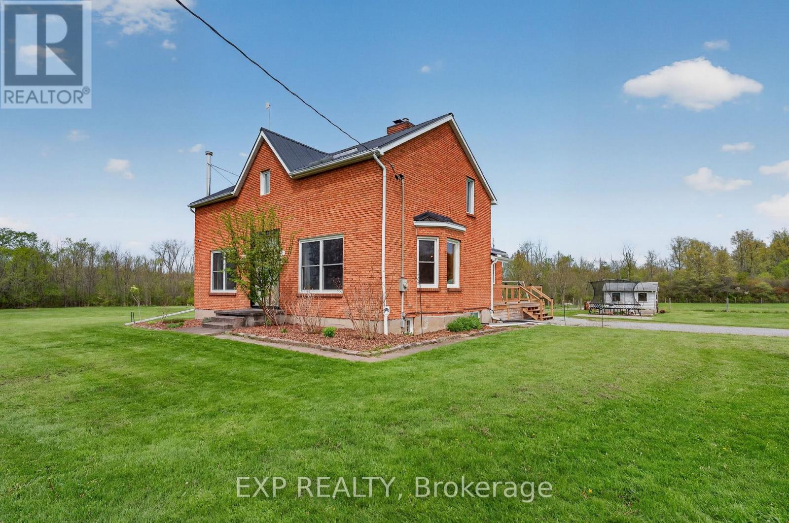 2266 Pettit Road, Fort Erie (Bowen), Ontario  L2A 5M4 - Photo 2 - X13136126