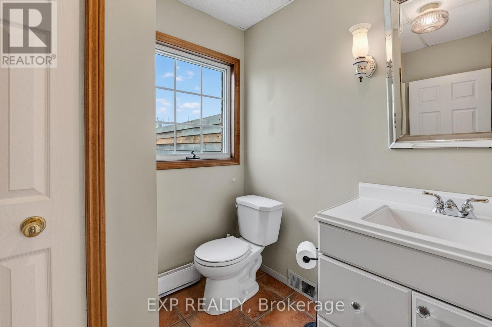 2266 Pettit Road, Fort Erie (Bowen), Ontario  L2A 5M4 - Photo 21 - X13136126