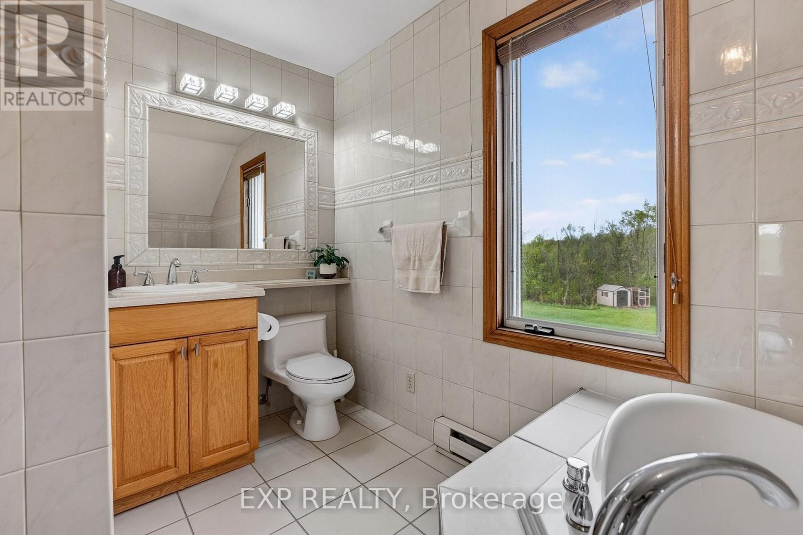 2266 Pettit Road, Fort Erie (Bowen), Ontario  L2A 5M4 - Photo 27 - X13136126