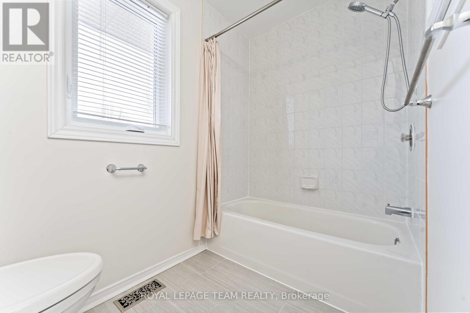 27 Highmont Court, Ottawa, Ontario  K2T 1B3 - Photo 18 - X12925906