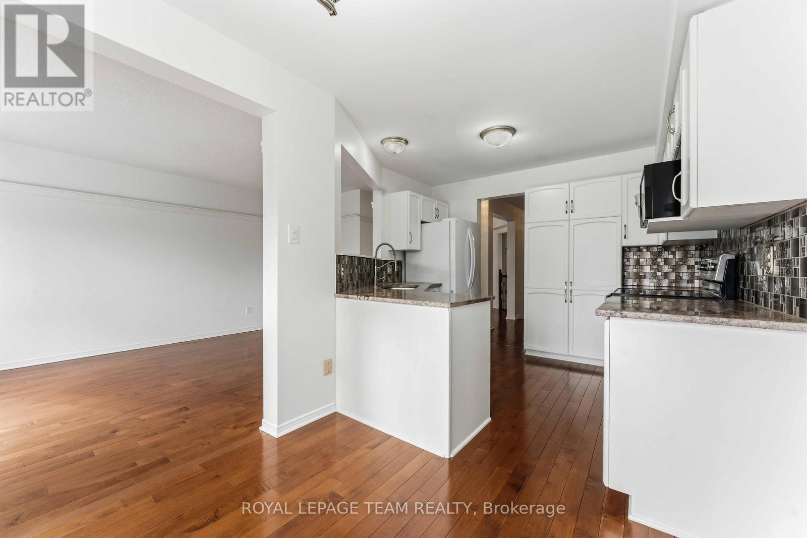 27 Highmont Court, Ottawa, Ontario  K2T 1B3 - Photo 11 - X12925906