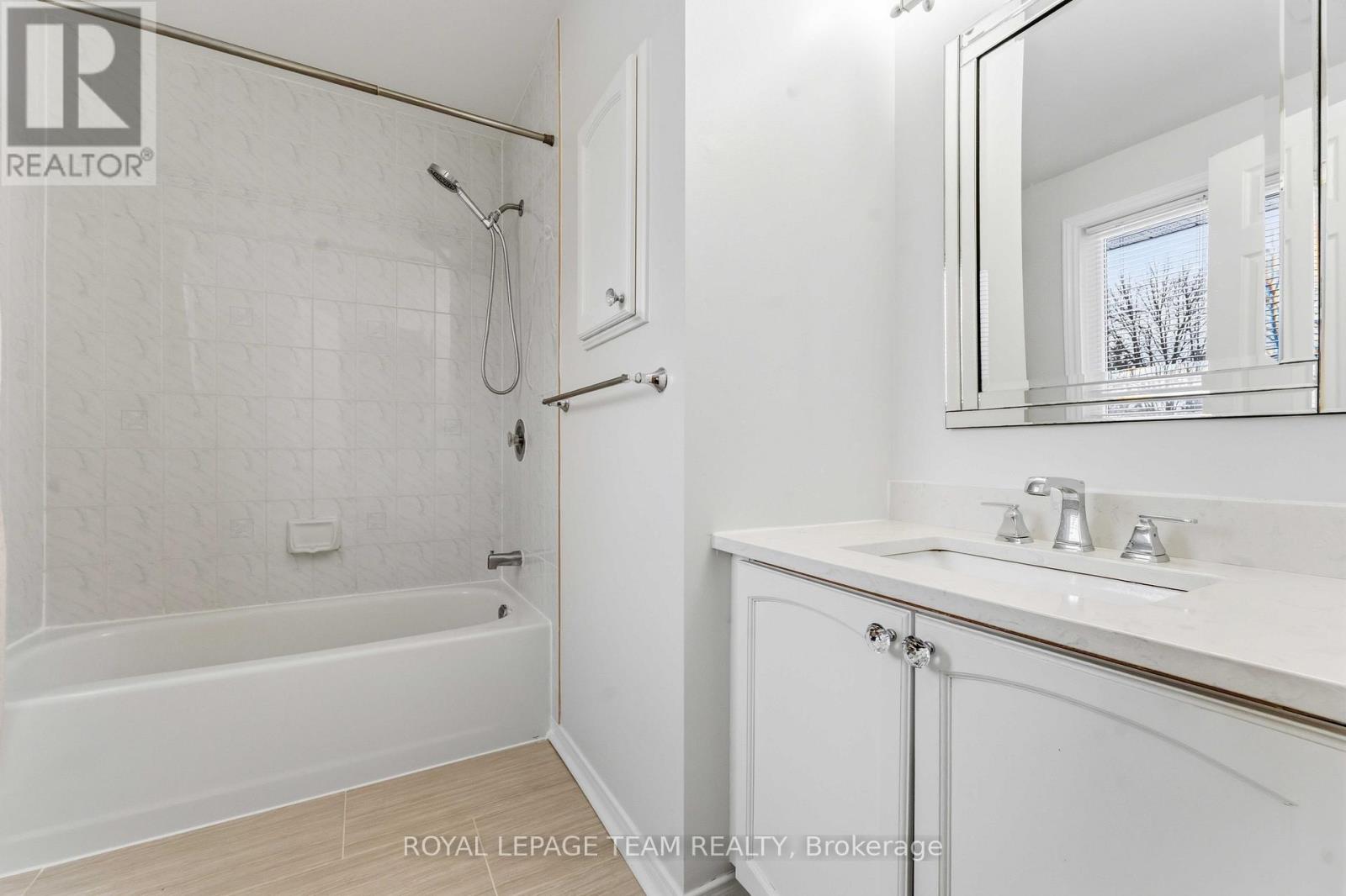 27 Highmont Court, Ottawa, Ontario  K2T 1B3 - Photo 17 - X12925906