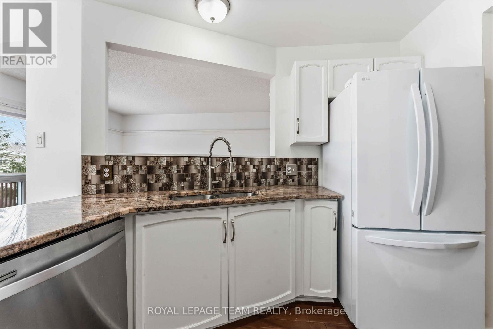 27 Highmont Court, Ottawa, Ontario  K2T 1B3 - Photo 9 - X12925906