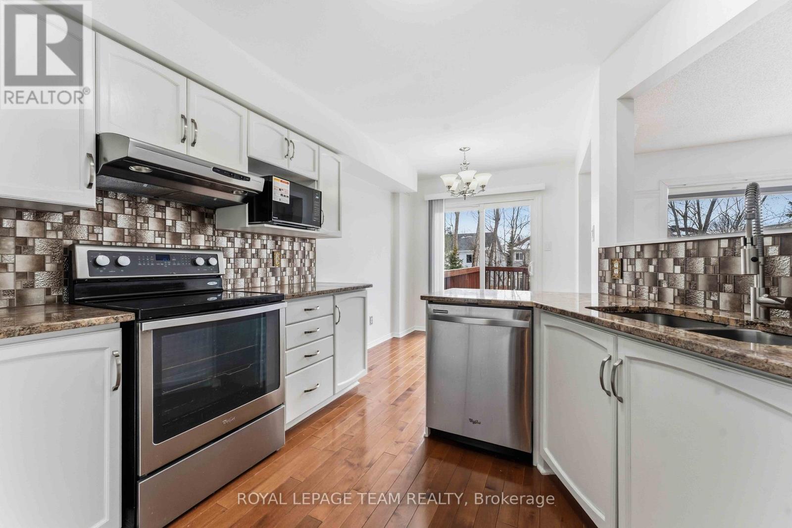 27 Highmont Court, Ottawa, Ontario  K2T 1B3 - Photo 8 - X12925906