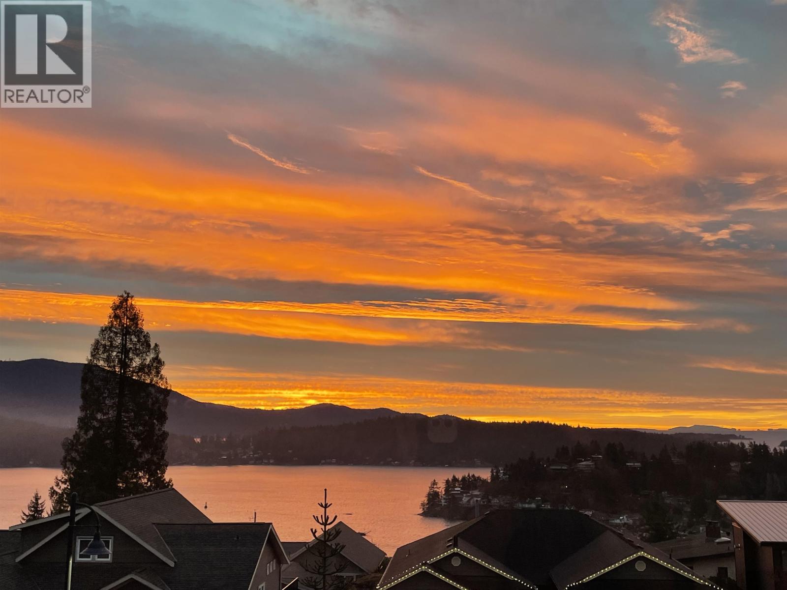 502 Spyglass Place, Gibsons, British Columbia  V0N 1V9 - Photo 4 - R3124274