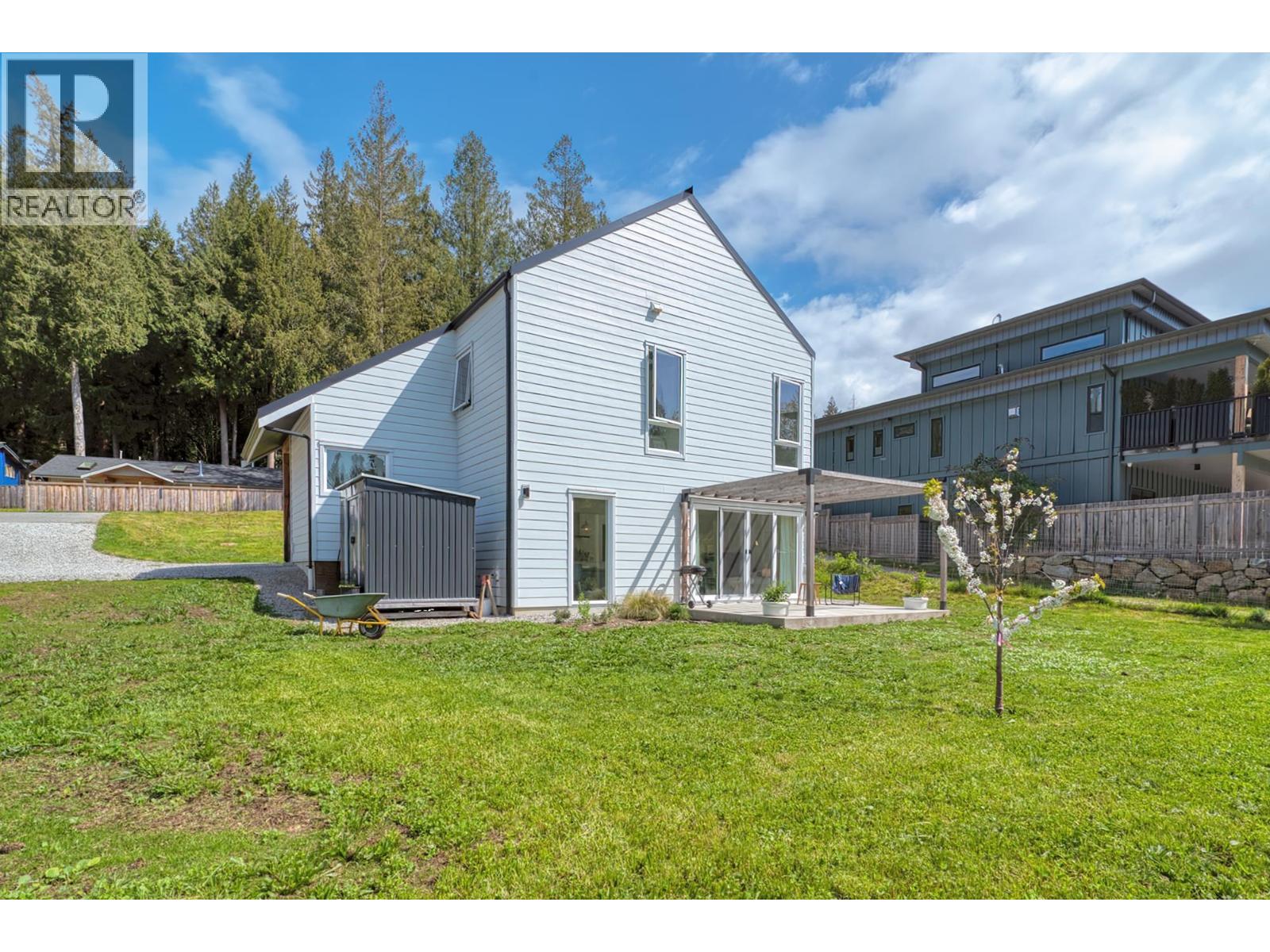 3477 Spruce Road, Roberts Creek, British Columbia  V0N 2W2 - Photo 28 - R3124291