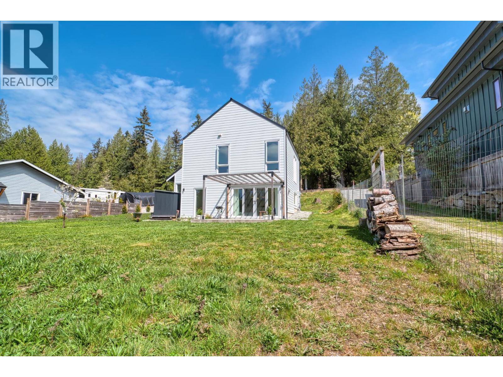 3477 Spruce Road, Roberts Creek, British Columbia  V0N 2W2 - Photo 29 - R3124291