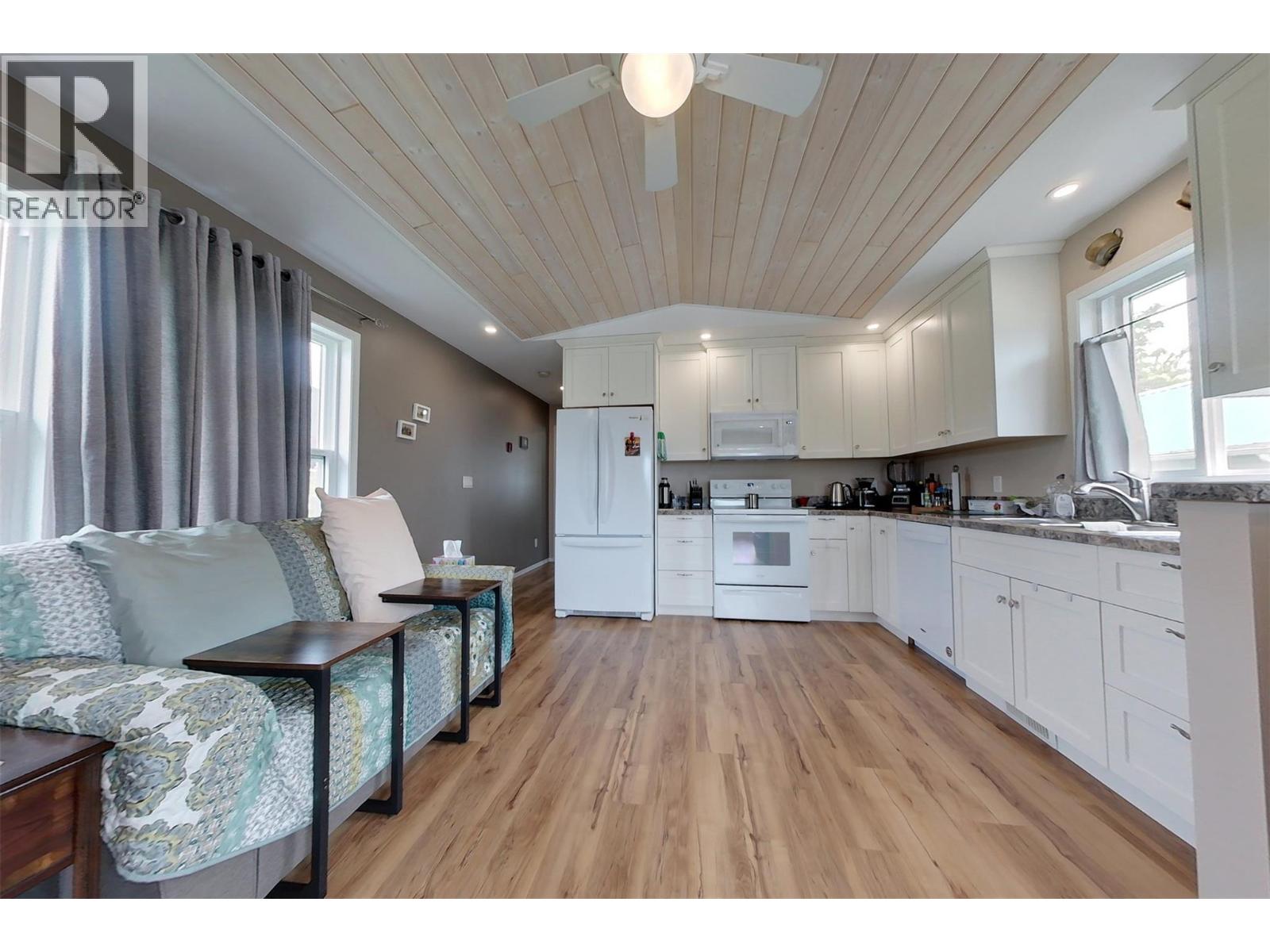 318 8th Avenue, Creston, British Columbia  V0B 1G3 - Photo 3 - 10386839