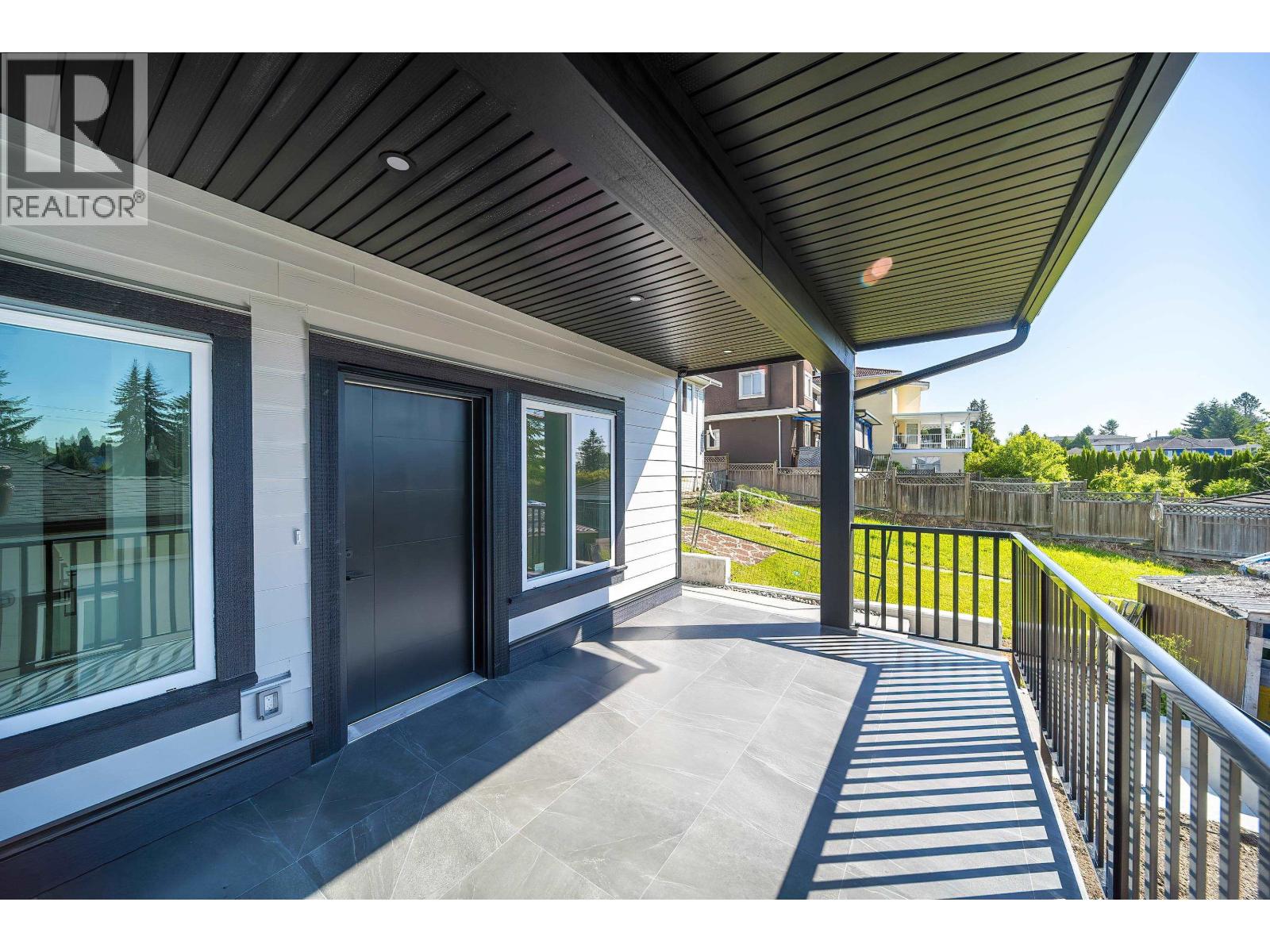 8012 11th Ave, Burnaby, British Columbia  V3N 2N7 - Photo 11 - R3121621