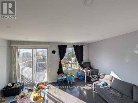 1326 Weir Chase, Mississauga, Ontario  L5V 2X1 - Photo 4 - W13105398