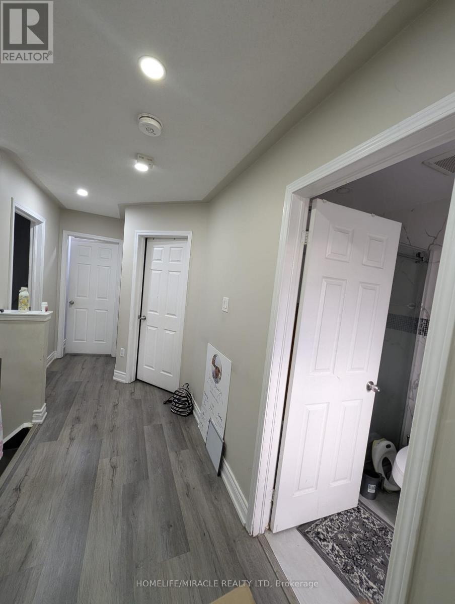 1326 Weir Chase, Mississauga, Ontario  L5V 2X1 - Photo 8 - W13105398