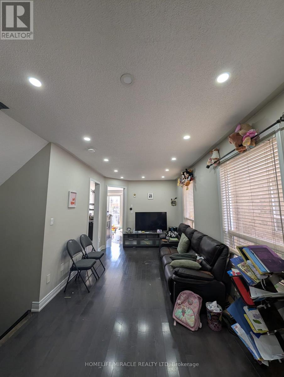 1326 Weir Chase, Mississauga, Ontario  L5V 2X1 - Photo 3 - W13105398