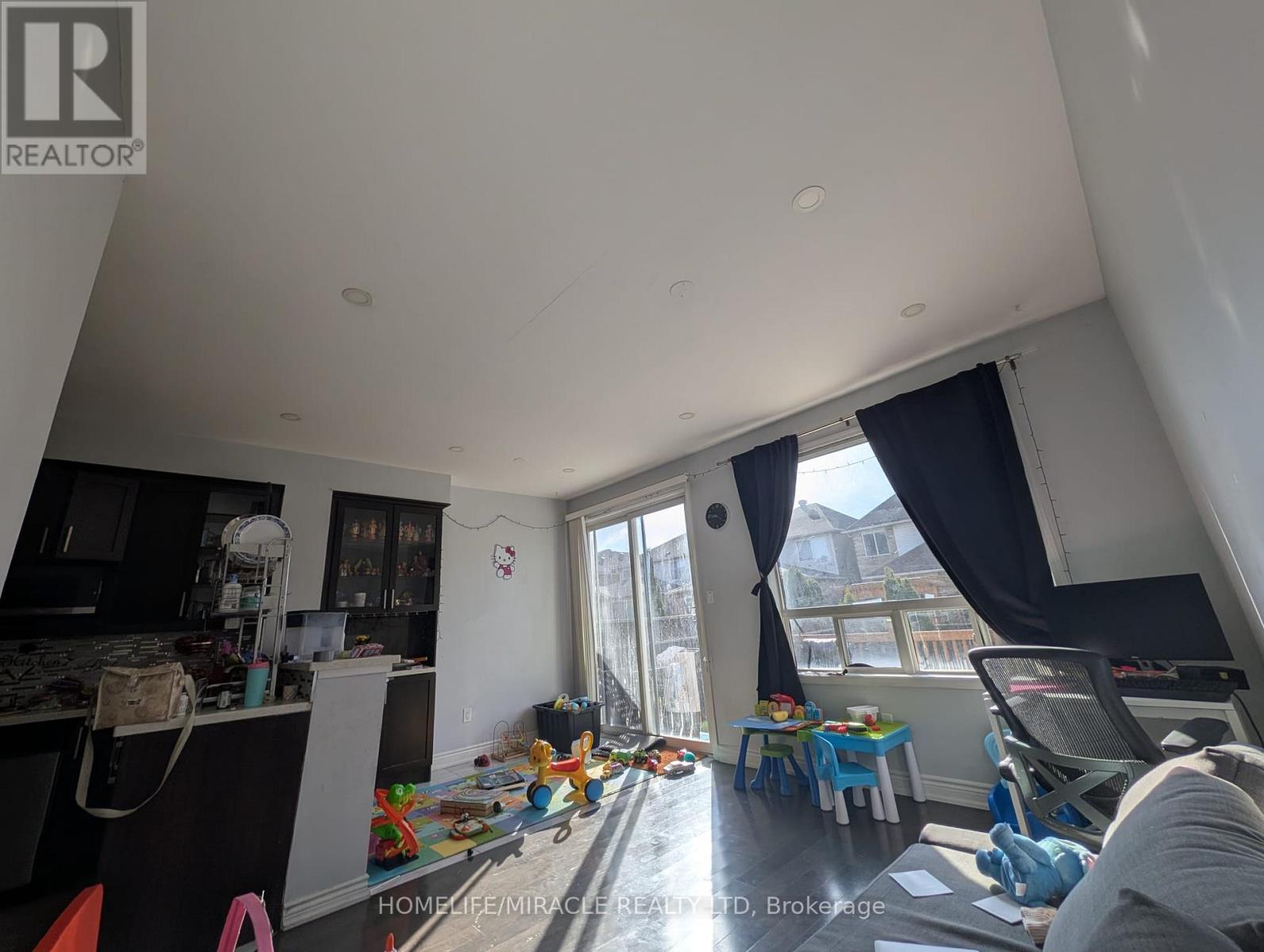 1326 Weir Chase, Mississauga, Ontario  L5V 2X1 - Photo 5 - W13105398