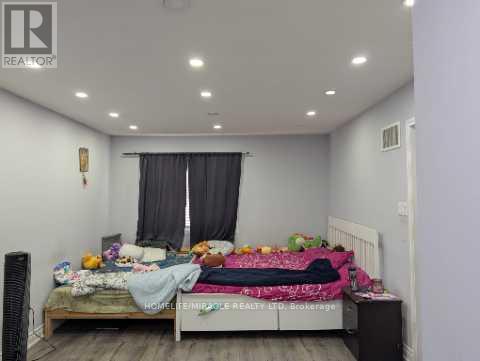 1326 Weir Chase, Mississauga, Ontario  L5V 2X1 - Photo 9 - W13105398