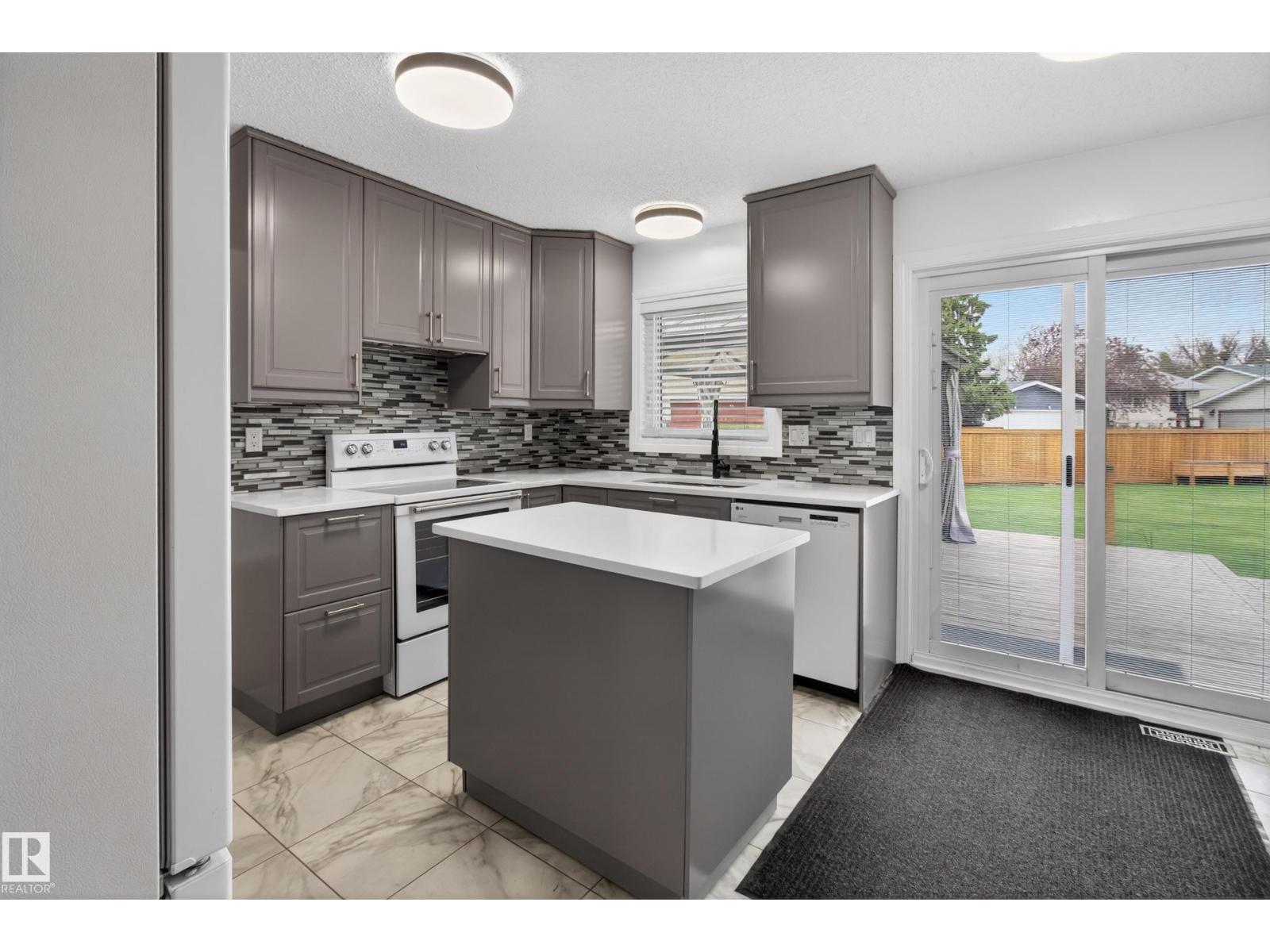 2622 131 Av Nw, Edmonton, Alberta  T5A 3Z1 - Photo 12 - E4488109