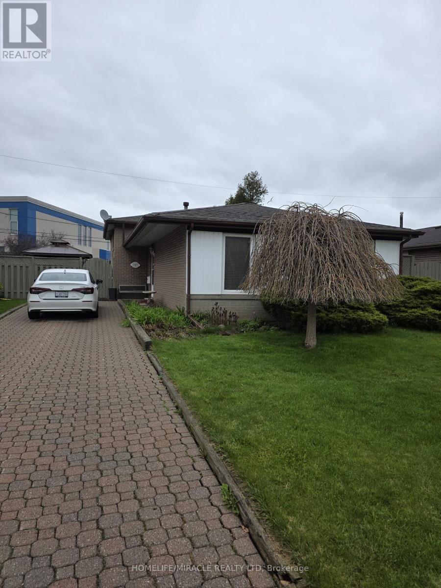 727 Kingfisher Drive, Pickering, Ontario  L1W 1X4 - Photo 1 - E13136052