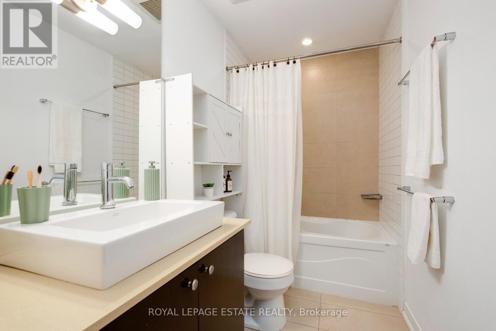 142 - 201 Carlaw Avenue, Toronto, Ontario  M4M 2S3 - Photo 13 - E13136076