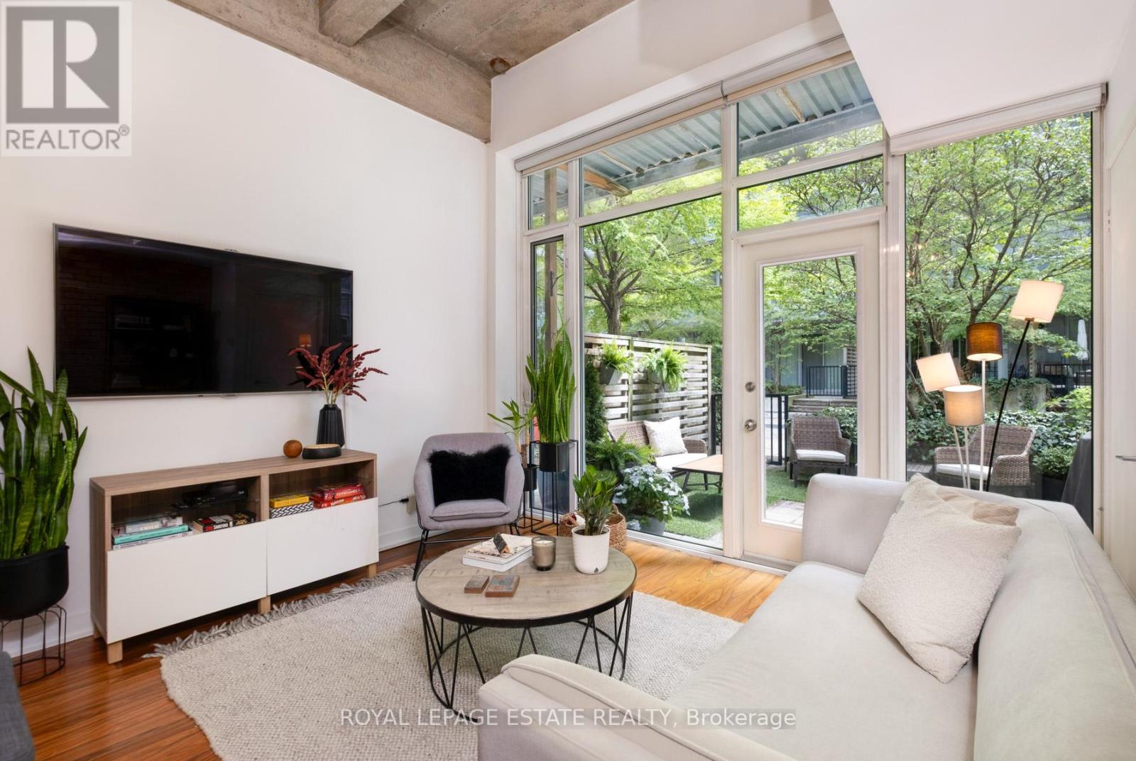 142 - 201 Carlaw Avenue, Toronto, Ontario  M4M 2S3 - Photo 3 - E13136076