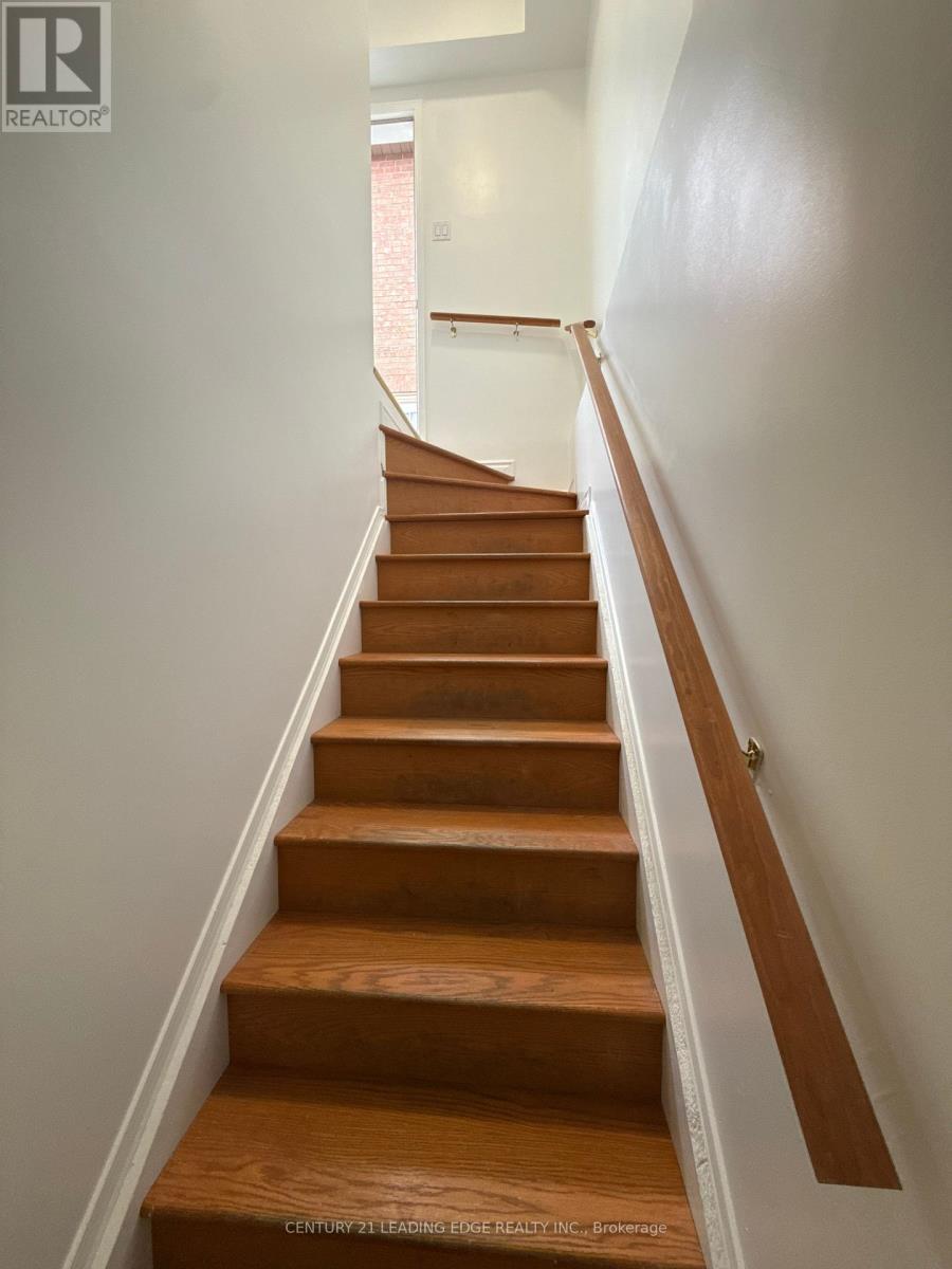Lower - 24 Wigston Court, Whitby, Ontario  L1R 2B9 - Photo 3 - E13136088