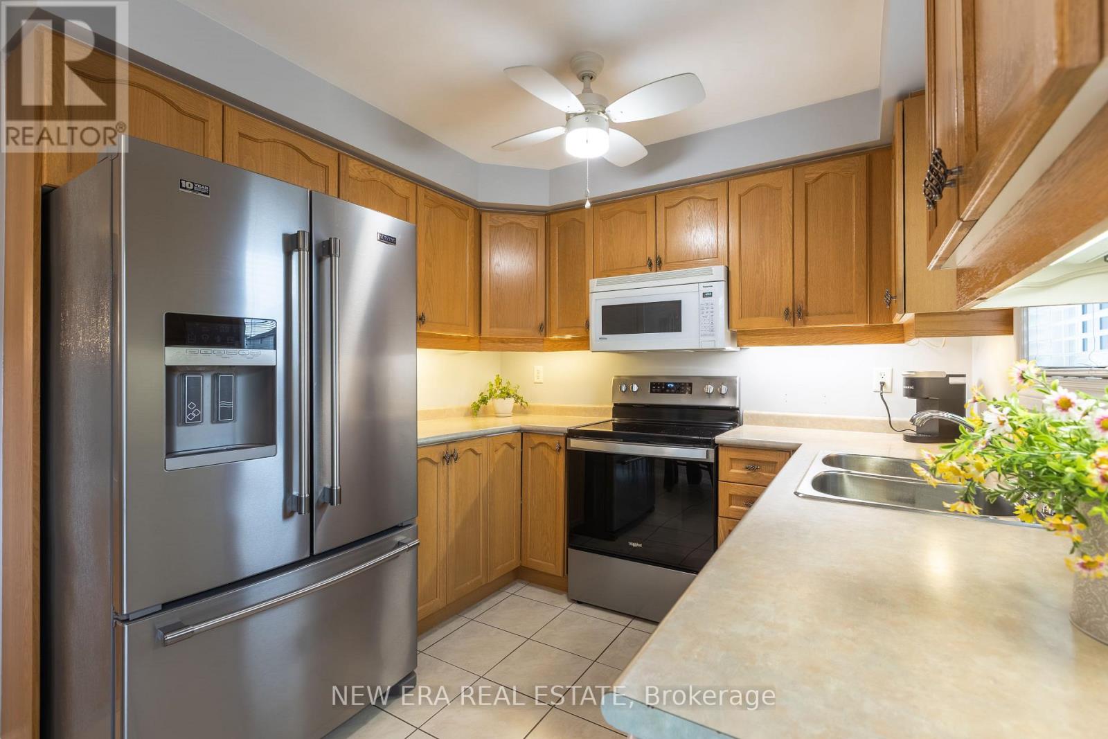 7 Catkins Crescent, Whitby, Ontario  L1R 3A2 - Photo 10 - E13136160