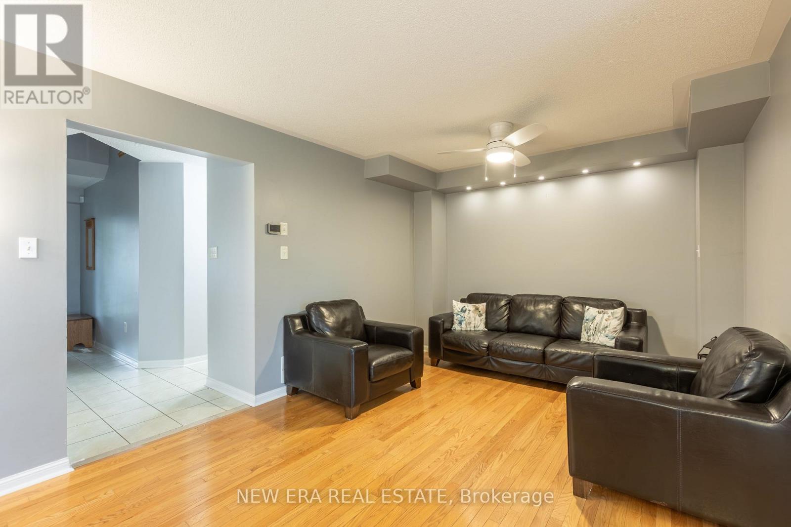 7 Catkins Crescent, Whitby, Ontario  L1R 3A2 - Photo 13 - E13136160