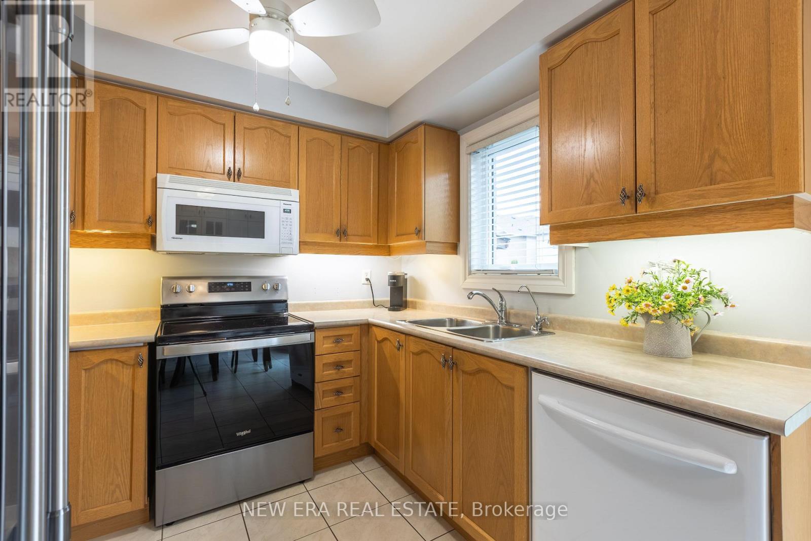 7 Catkins Crescent, Whitby, Ontario  L1R 3A2 - Photo 9 - E13136160
