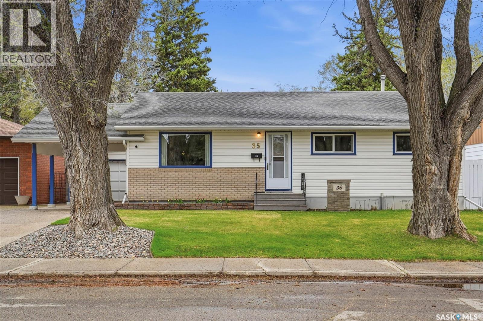 35 Harrison Crescent, Saskatoon, Saskatchewan  S7J 2K9 - Photo 1 - SK035979