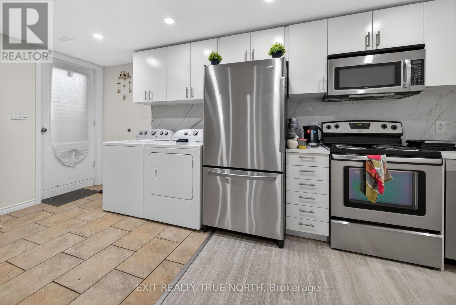 Unit B - 92 Aberdeen Avenue, Vaughan, Ontario  L4L 1C2 - Photo 1 - N13136086