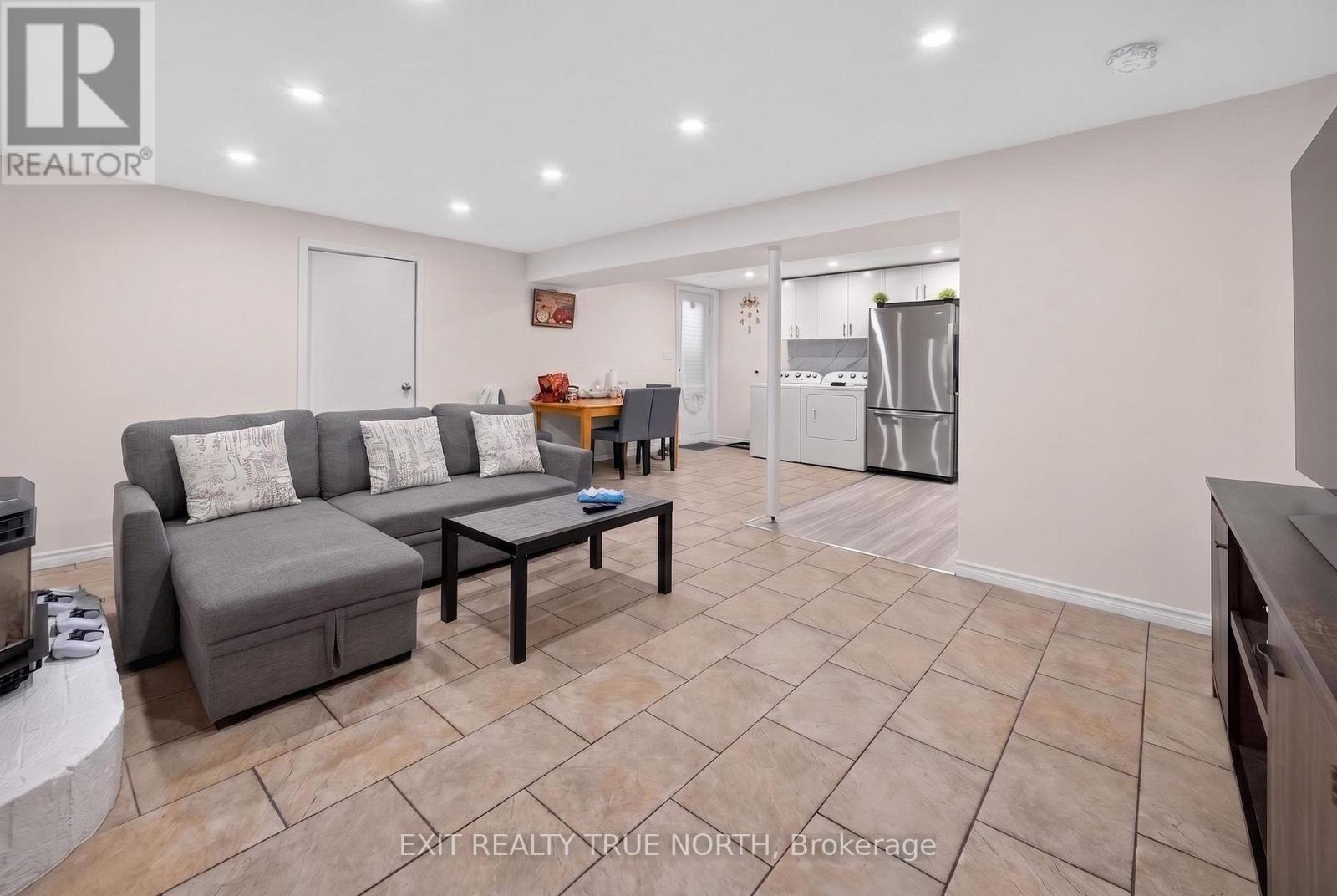 Unit B - 92 Aberdeen Avenue, Vaughan, Ontario  L4L 1C2 - Photo 2 - N13136086
