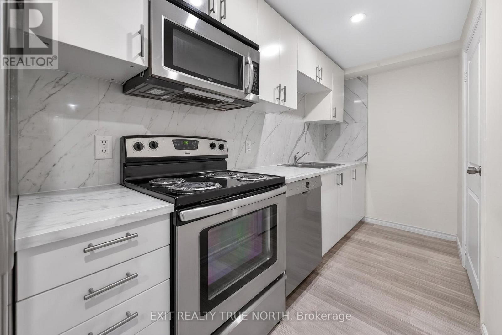 Unit B - 92 Aberdeen Avenue, Vaughan, Ontario  L4L 1C2 - Photo 3 - N13136086