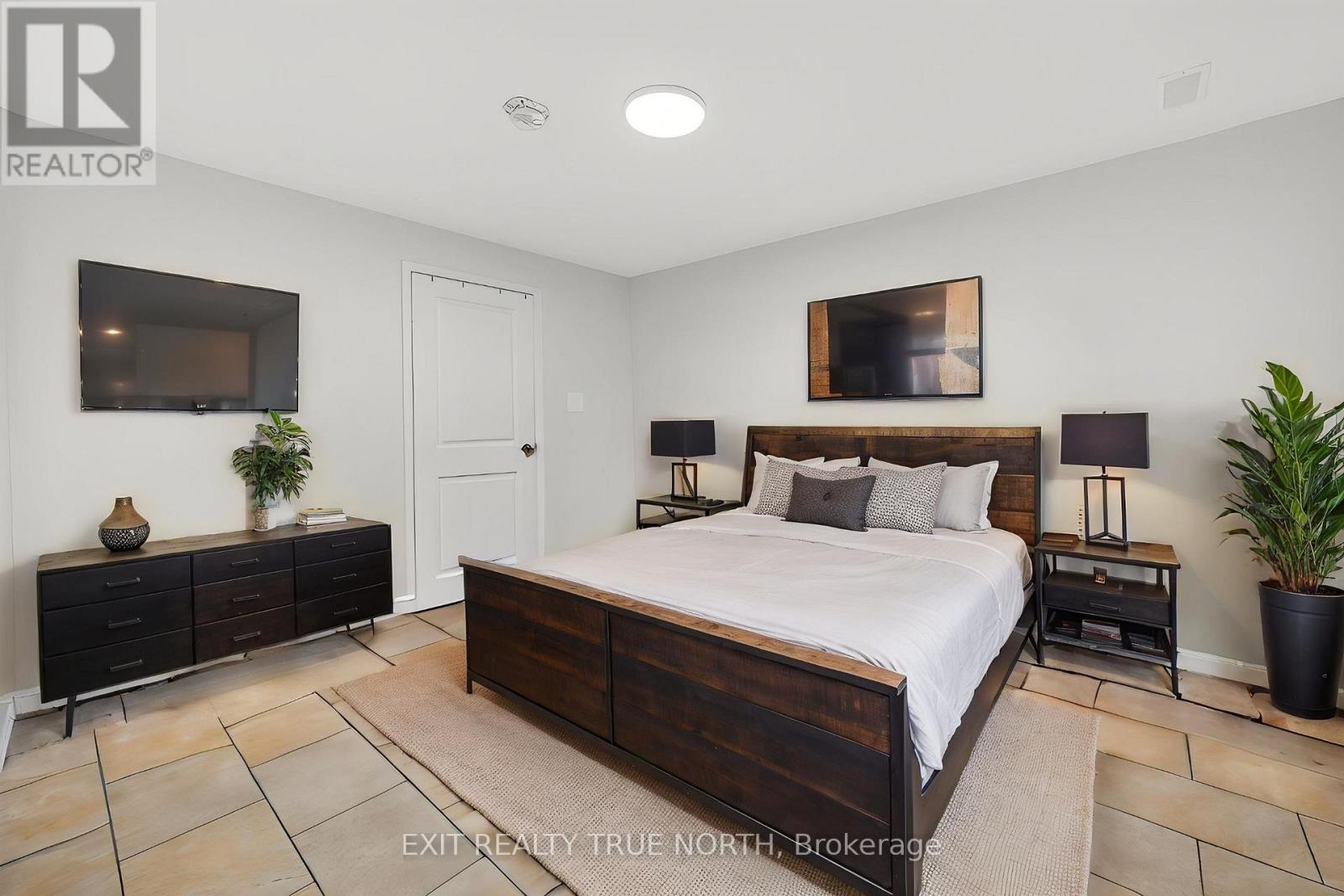 Unit B - 92 Aberdeen Avenue, Vaughan, Ontario  L4L 1C2 - Photo 5 - N13136086