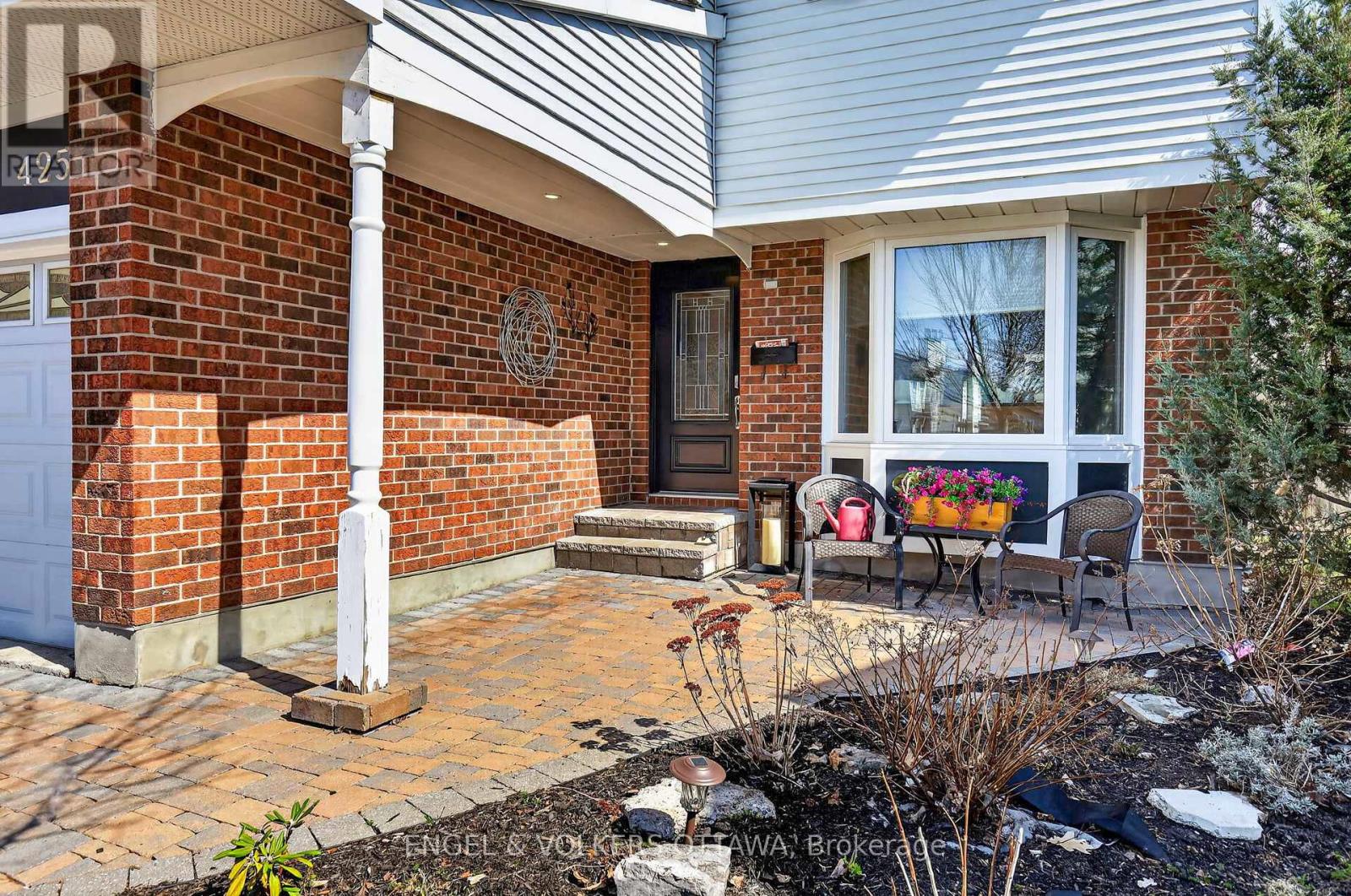 425 Tanager Bay, Ottawa, Ontario  K1E 2Z7 - Photo 3 - X13053908