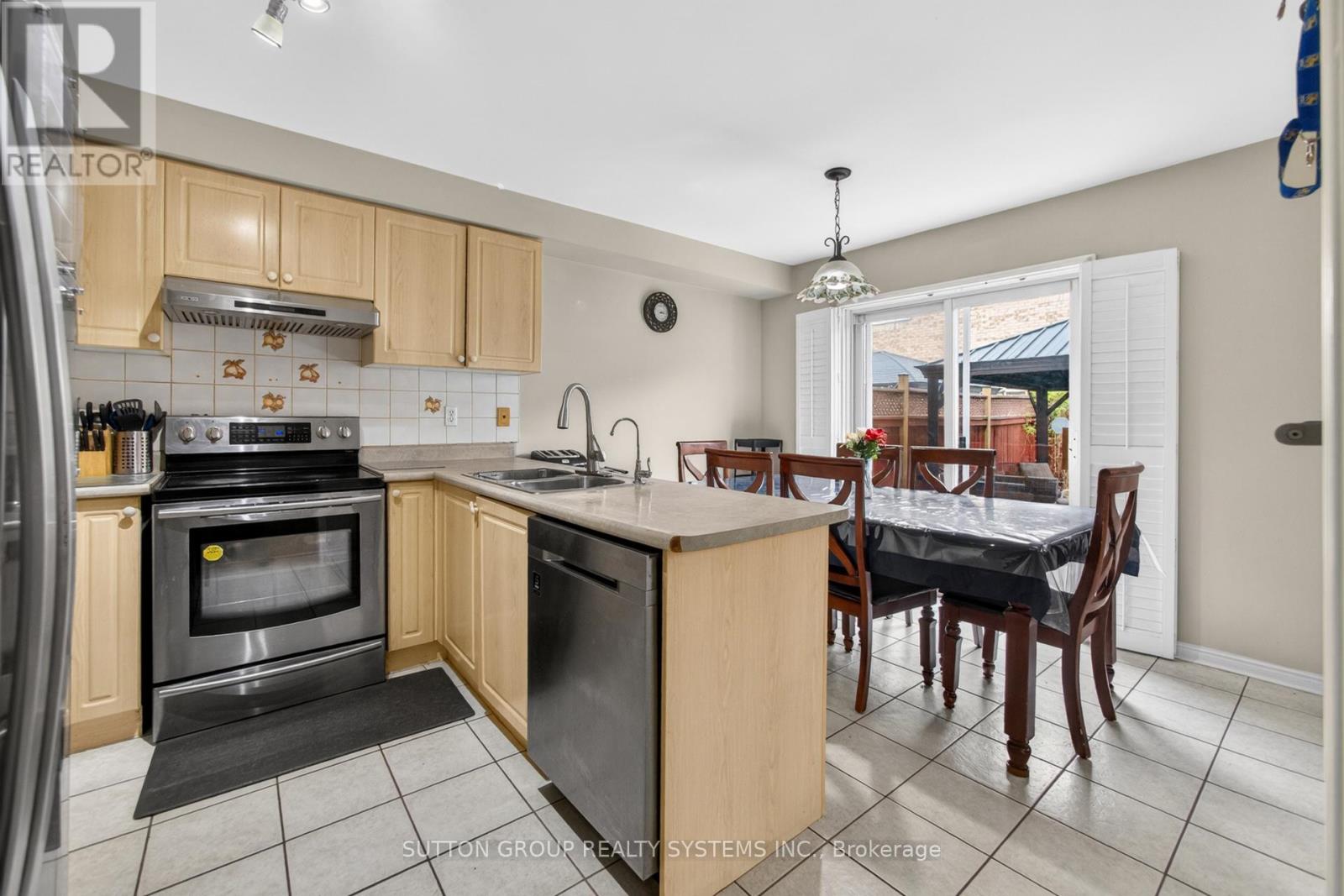 5705 Jenvic Grove E, Mississauga, Ontario  L5M 7B4 - Photo 17 - W13136036