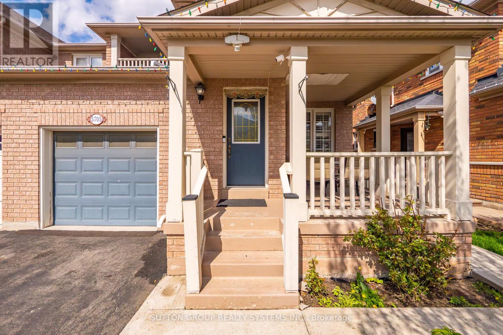 5705 Jenvic Grove E, Mississauga, Ontario  L5M 7B4 - Photo 2 - W13136036