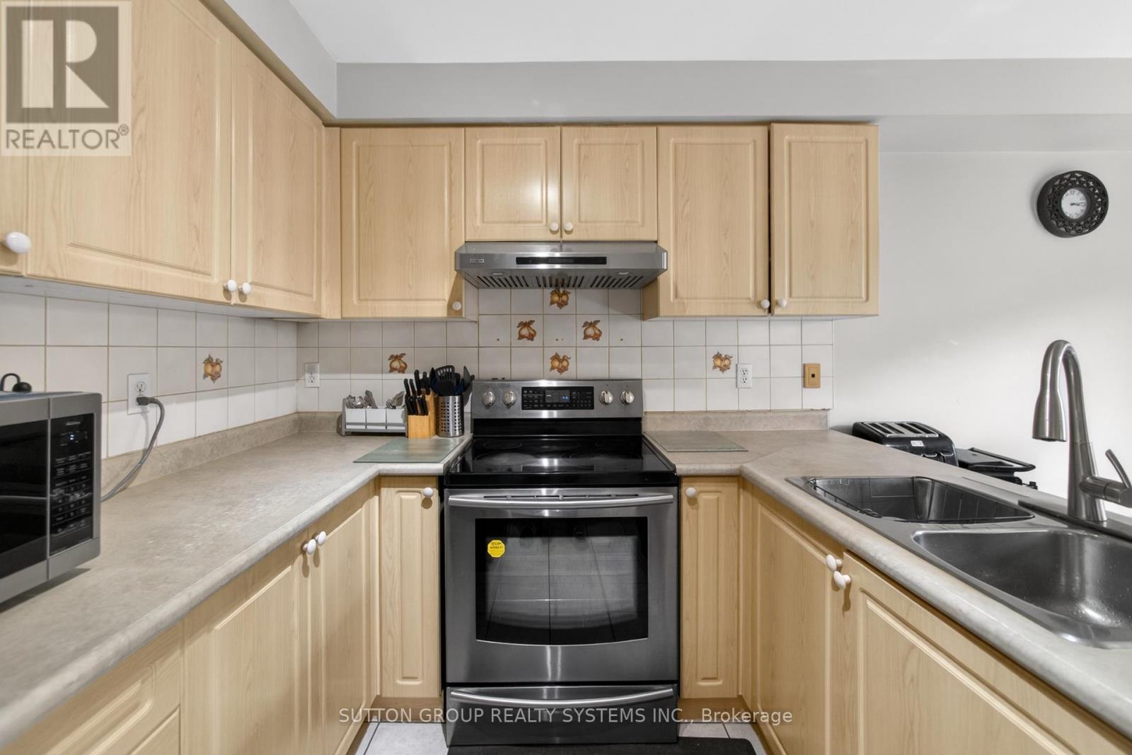 5705 Jenvic Grove E, Mississauga, Ontario  L5M 7B4 - Photo 21 - W13136036