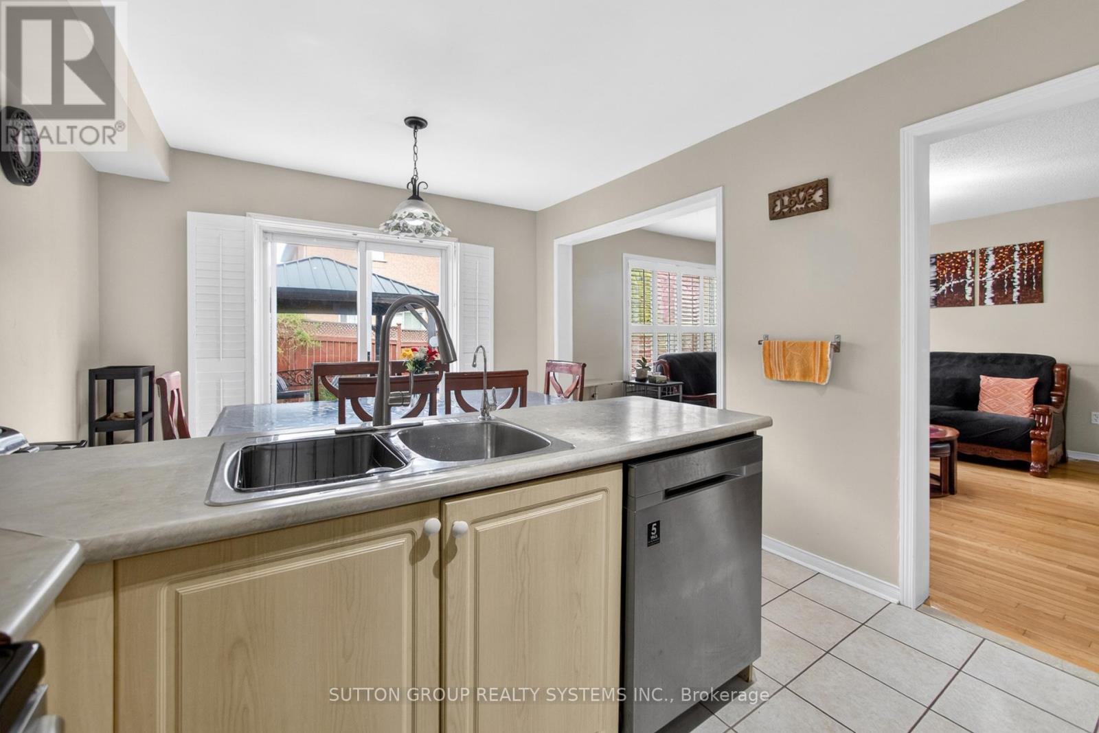 5705 Jenvic Grove E, Mississauga, Ontario  L5M 7B4 - Photo 22 - W13136036