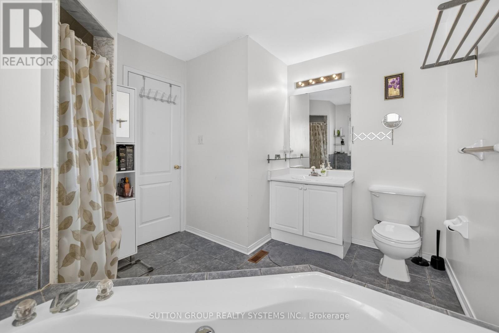 5705 Jenvic Grove E, Mississauga, Ontario  L5M 7B4 - Photo 28 - W13136036