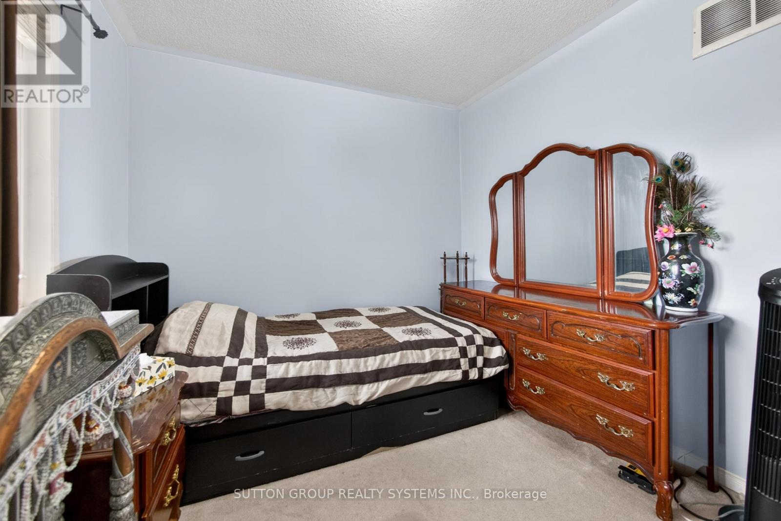 5705 Jenvic Grove E, Mississauga, Ontario  L5M 7B4 - Photo 33 - W13136036